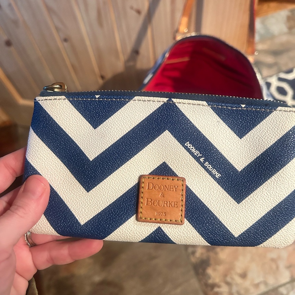 Dooney & Bourke Navy and White Chevron Tote set - Picture 10 of 14